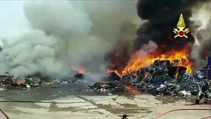 Palazzolo Vercellese (VC) - Incendio deposito di riciclaggio (20.07.19)