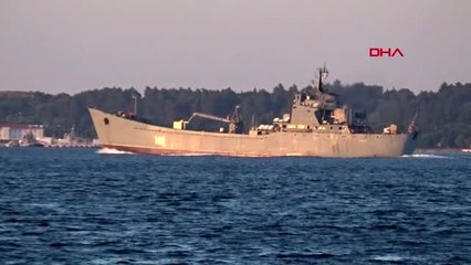 Rus savaş gemisi 'Orsk' Çanakkale Boğazı'ndan geçti