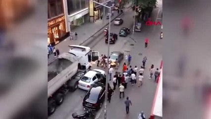 Trafikteki kavga cep telefonu kamerasında