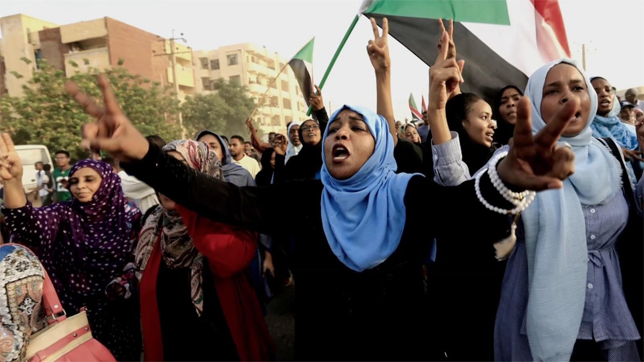 المشهد السوداني.. النائب العام يتسلم تقرير مجزرة فض الاعتصام