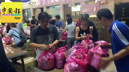 明修善社动员80人 45分钟包好2000份施济品