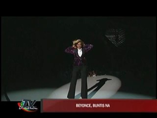 Beyonce shows off baby bump