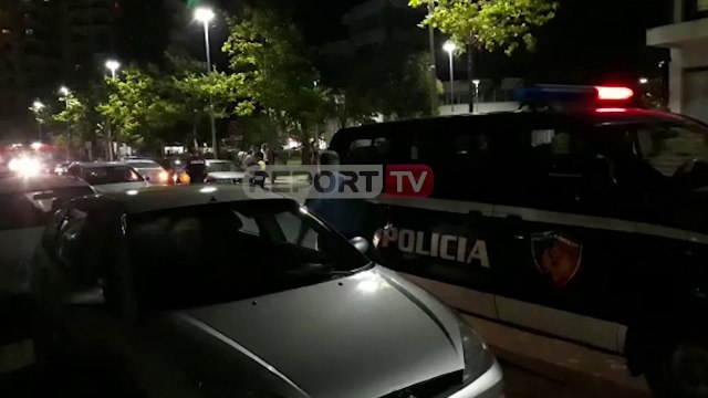 Vlorë/ Ndërhynë për të shuar sherrin mes 4 personave, dhunohen 2 policë