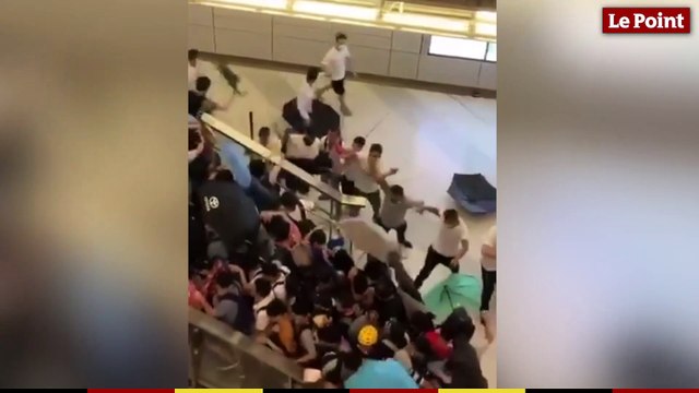 Des manifestants tabassés dans un métro de Hong Kong