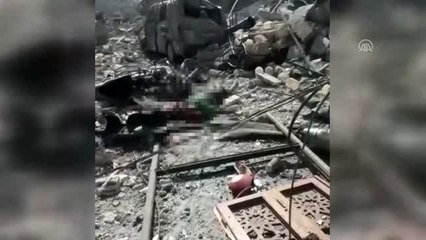 (TEKRAR) Rus uçakları İdlib'deki pazar yerini vurdu (1)