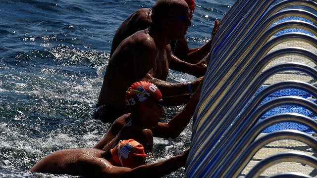 Sul Bosforo la gara di nuoto intercontinentale