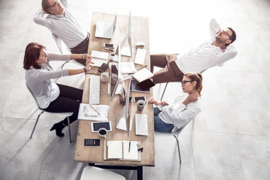 Rester assis pendant plus de 6 heures augmente les risques de maladie et de décès