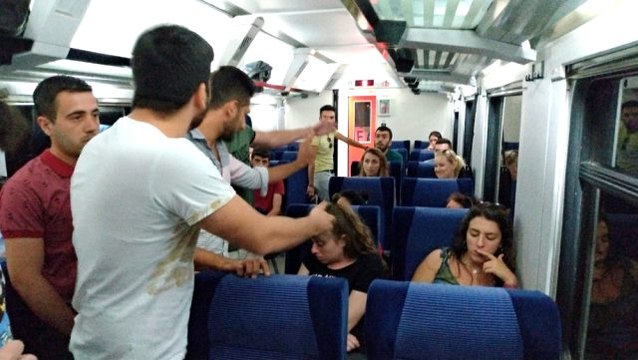 Evcil hayvanıyla binmek istediği trene 2 saat rötar yaptırdı