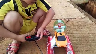 How to make a RC boat car driving on water _ Làm đồ chơi xe hơi biết bơi _ Win - Bảo Nguyên