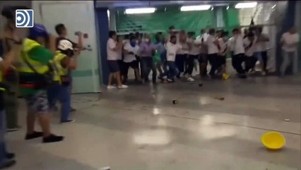 Brutal ataque a decenas de manifestantes que pedían democracia en Hong Kong
