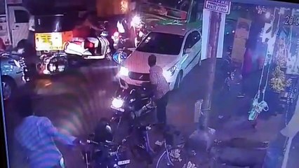 புதுவை - கடலூர் என்.எச்-ல் தாறுமாறாக ஓடிய தனியார் பஸ்.. விபத்தில் சிக்கி 5 பேர் படுகாயம்-வீடியோ