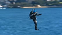 Un Australien vole au-dessus de l'Opéra de Sydney en jetpack