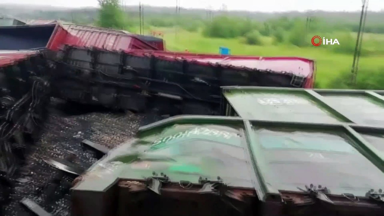 - Rusya'da menfez çöktü, yük treni raydan çıktı