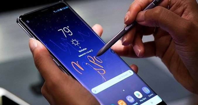 Yurt dışından getirilen telefonları 100 liraya kayıt ediyorlar