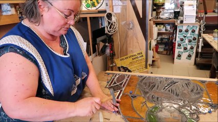 Marie-Dominique Bayle donne vie et lumière au vitrail