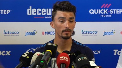 Tour de France - Alaphilippe termine sa conférence de presse par un selfie avec les journalistes