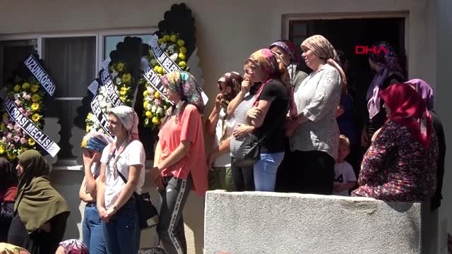 EDİRNE KAZADA ÖLEN KILIÇ AİLESİNDEN 4 KİŞİ GÖZYAŞLARIYLA UĞURLANDI