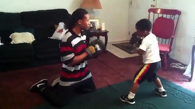 Ce petit garçon prodige de la boxe a tout pour devenir le prochain Mike Tyson !