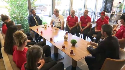 Bakan Kasapoğlu’ndan Milli tekvandoculara moral ziyareti