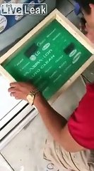 Il fabrique de faux climatiseurs ! Regardez comment ils ajoutent le logo !