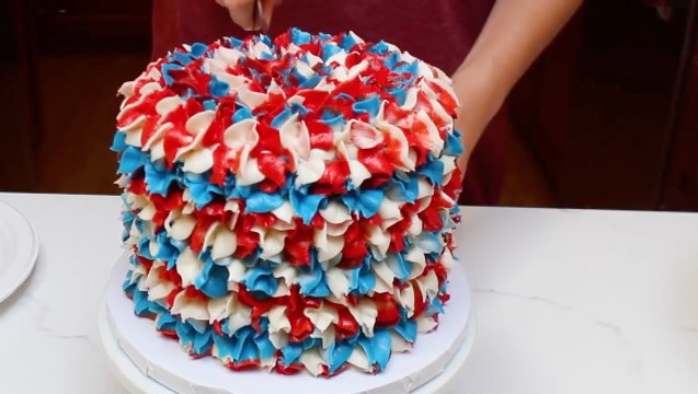 Party Like It's 1776 With This Patriotic Cake