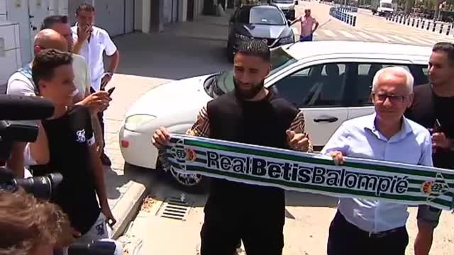 Nabit Fekir ya está en Sevilla para firmar por el Betis