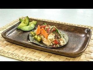 La chef Ingrid Ramos prepara los tradicionales tacos placeros | Sale el Sol