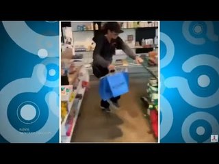 Thalía hace raro baile en centro comercial | Qué Importa