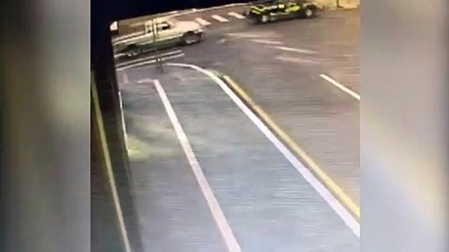 Vídeo: Pedestre tentou correr antes de ser atingido por carro na Rua Paraná