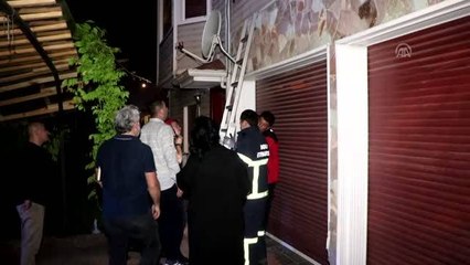 Evde düşen yaşlı kadın kurtarıldı