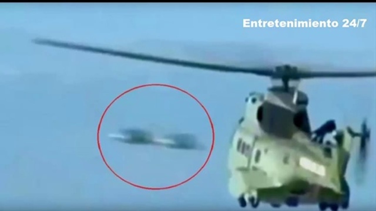 Helicópteros de la policía de los ángeles luchando contra un Ovni