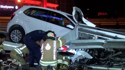 SARIYER'DE KAZA: HURDAYA DÖNEN OTOMOBİLDEN YARA ALMADAN KURTULDU