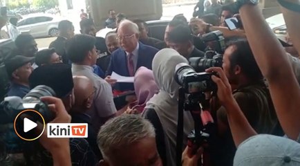 Penyokong sambut hari jadi Najib di mahkamah