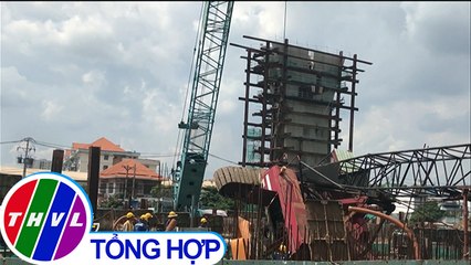 THVL | Cần cẩu công trình sập đè lên nhiều nhà dân