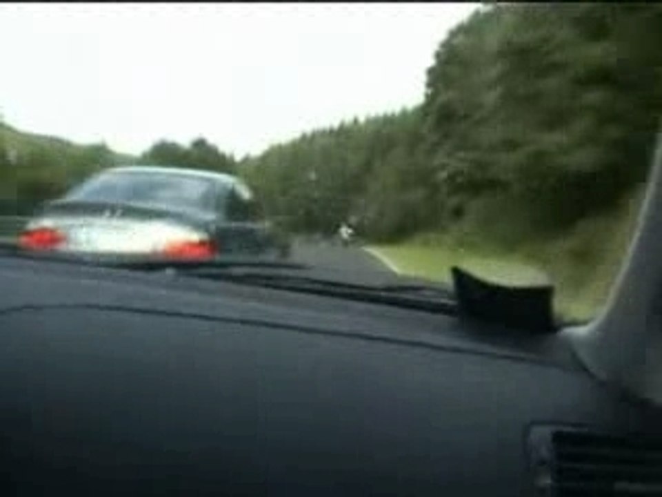 BMW 330d Touring vs Porsche 964 Sur Le Nürburgring