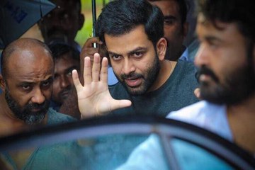 അവധി ചോദിക്കാന്‍  കളക്ടറിനെ  ലാലേട്ടനോട് ഉപമിച്ച്  മിടുക്കന്‍ അമ്പരന്ന് മുരളി ഗോപി