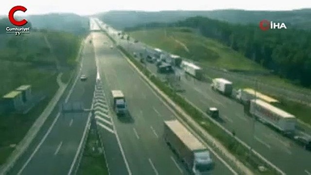 TIR devrildi, trafik durma noktasına geldi