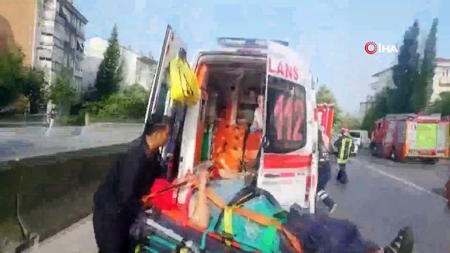 Park halindeyken hareket eden panelvan araç kazaya neden oldu: 1’i ağır 2 yaralı