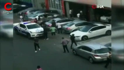 İstanbul'da korku dolu anlar... Sopalı grup dehşet saçtı