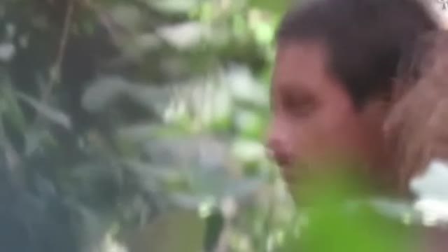 Graban a una tribu completamente aislada en la selva amazónica