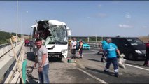 Servis aracıyla otobüs çarpıştı: 12 yaralı