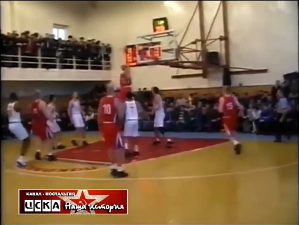 19 years old Andrei Kirilenko dunks in transition at Russian League
