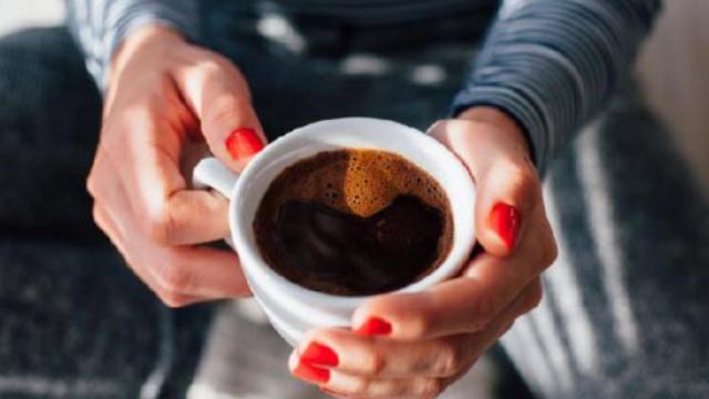 Coffee के शौकीन लोगों के लिए ये खबर बेहद बुरी, जानलेवा है इस वक्त कॉफी पीना | Boldsky