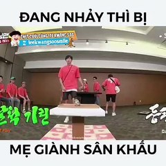 LEE KWANG SOO ĐỨNG HÌNH KHI THẤY SONG JI HYO GIÀNH NHẢY