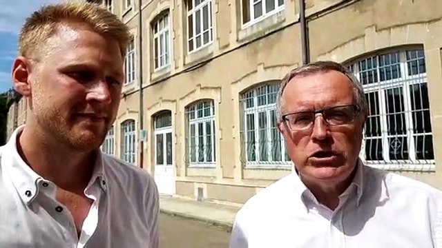 Le maire Henry Lemoine et Jonathan Richier, conseiller municipal délégué à la jeunesse évoquent l'école e-sport qui s'installera dans les locaux de l'ex-lycée Bardot place Saint-Antoine