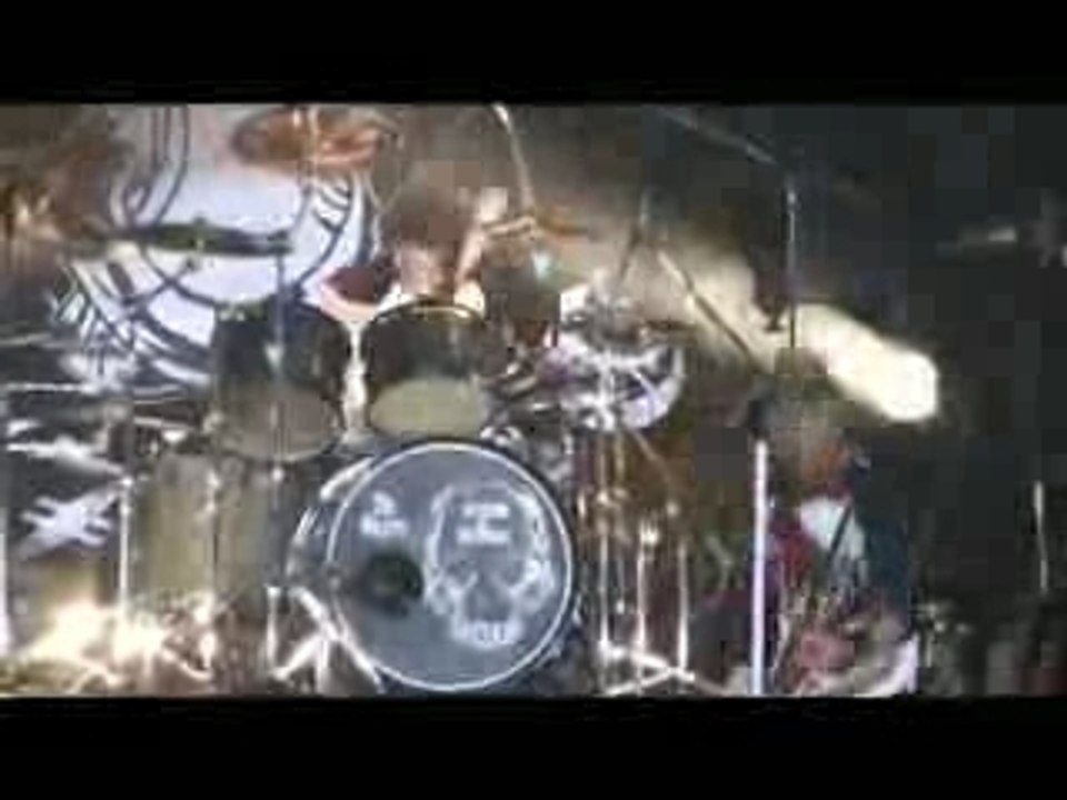 Solo de basse by Reita  + batterie by Kai GazettE