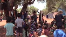 İdlib'de savaş mağduru çocuklara zeytin ağacı altında eğitim (2)