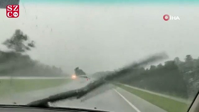 ABD’nin Florida eyaletinde seyir halindeki bir aracın üzerine yıldırım düştü