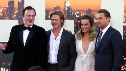 Descargar video: Quentin Tarantino, Brad Pitt, Margot Robbie, Leonardo DiCaprio 