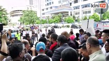'Anwar for PM, Azmin semburit!' - laung Farhash pada penyokong